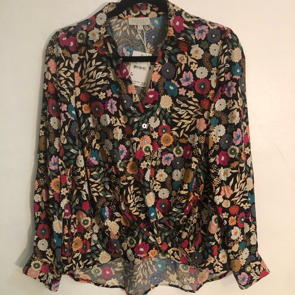 STATUS BY CHENAULT Blouse  Womens Size M Wrap Style Front Bold Floral NWT
